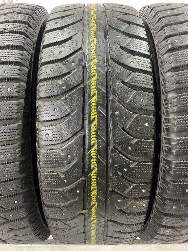 Bridgestone Ice Cruiser 7000 R16 215/65