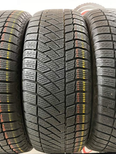 Continental ContiVikingContact 6 R17 215/65