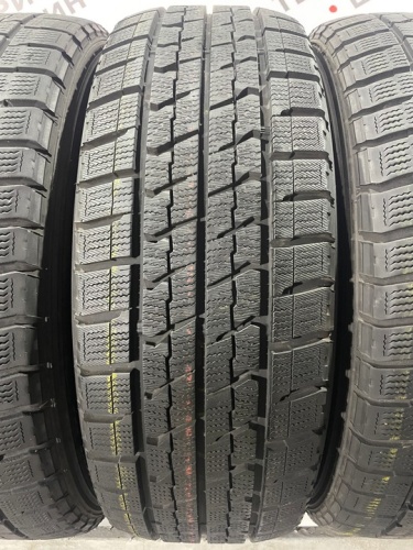 Goodyear Ice Navi Zea2 R16 215/65