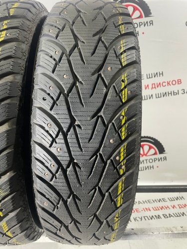 Royal Black Royal Stud R16 215/70