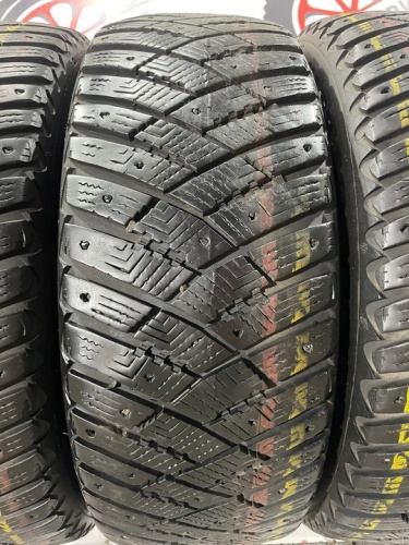 Goodyear Ultragrip Ice Arctic R16 215/60