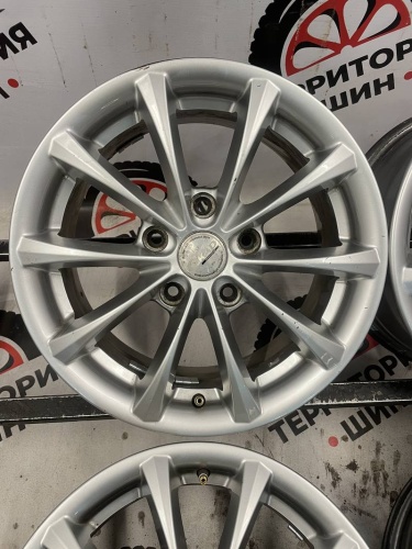 Литые  R15 5х114.3 ЦО66.1 ЕТ52 6.5J