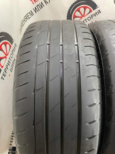 Bridgestone RE004 R17 235/55