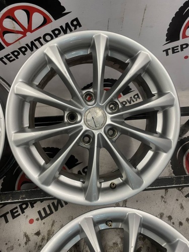 Литые  R15 5х114.3 ЦО66.1 ЕТ52 6.5J