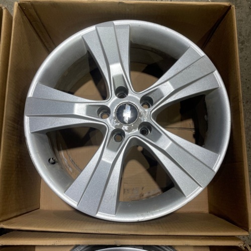 Литые диски Chevrolet R18 5x115 et45 DIA70.1 7j