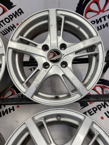 Диски литые Варенные R15  4x108 ЦО66.6 ET45 6.5J