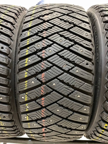 Goodyear UltraGrip ice artic 225/40/18