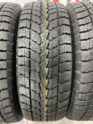 Toyo Winter Tranpath S1 R16 215/70