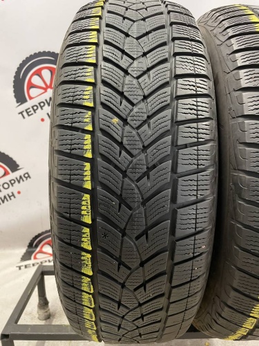 Goodyear UltraGrip Performance  R17 215/65