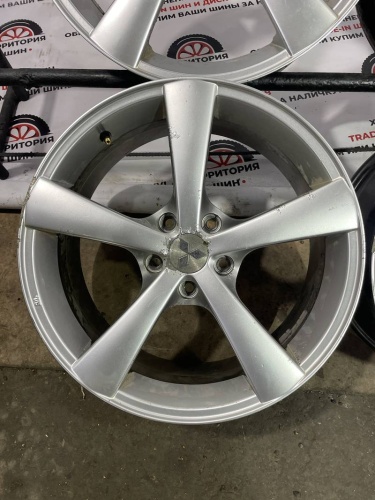 Литые Митсубиси R18 5x114,3 ЦО67,1 ET38 7,5J