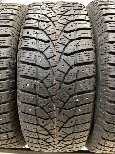 Bridgestone Blizak Spike-02 215/60/16