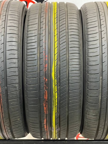 Yokohama Advan Db V552 R17	215/45