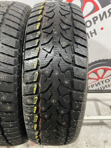 Royal Black Royal Stud II R18 235/65