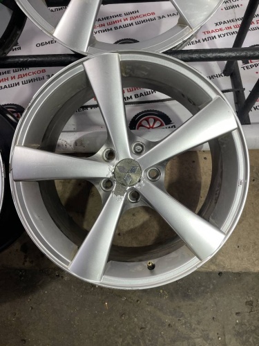 Литые Митсубиси R18 5x114,3 ЦО67,1 ET38 7,5J