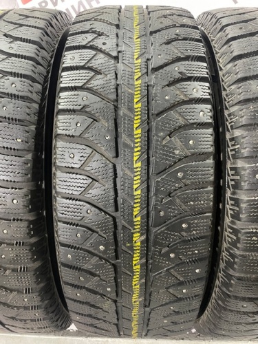 Bridgestone Ice Cruiser 7000 R16 215/65