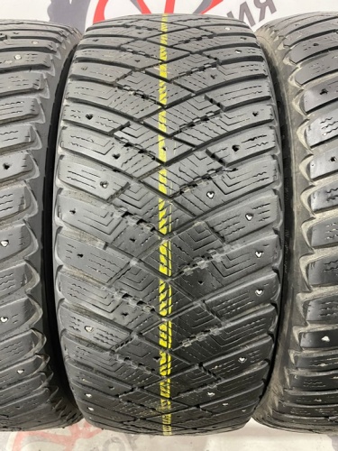Goodyear Ultra Grip Ice Arctic R16 215/55