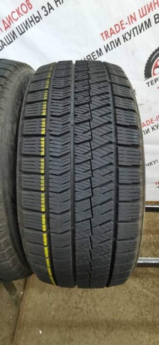 Bridgestone Blizzak VRX2 R17 215/45.