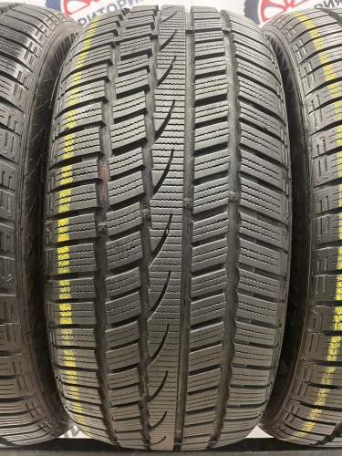 Windforce Snowblazer UHP  R17 215/45