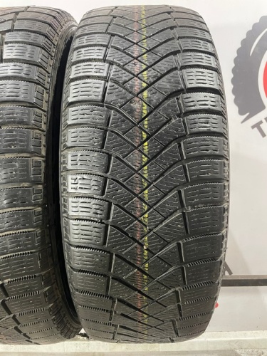 Pirelli Ice Zero FR R17 215/65