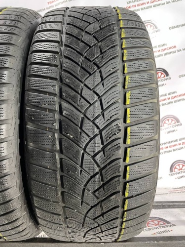 Goodyear UltraGrip Performance  R19	255/45